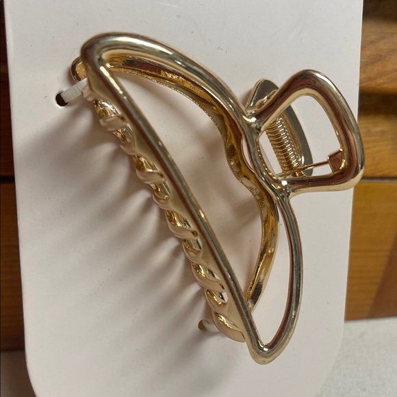 Kitsch Gold Open-Frame Claw Clip - Picture 3 of 12